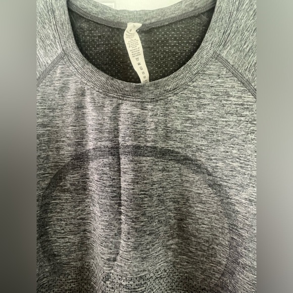 Lululemon swiftly tech top gray size 10 running gym yoga Athleisure - Picture 3 of 6